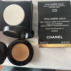 CHANEL Vitalumière Aqua Cream Compact - 30 Beige